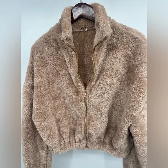 Tan Teddy Jacket with Stand-Up Collar and Cropped Style - Picture 4 of 6